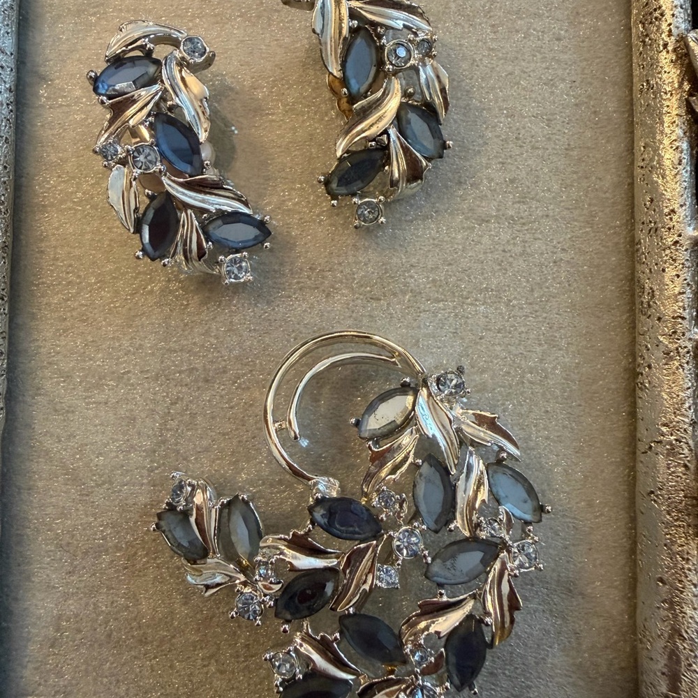 Vintage Sarah Coventry Silver Tone Clip Blue Leaf Earrings & Matching Brooch